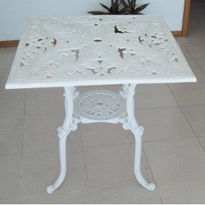 mesa clasica de jardin